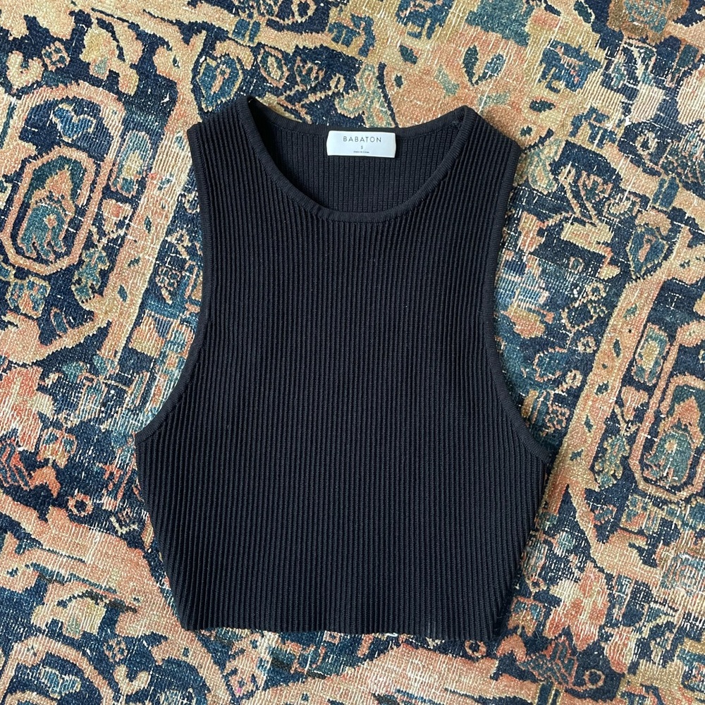 Aritzia Babaton Black Sculpt Knit Racer Crop Tank Top size Small NWOT